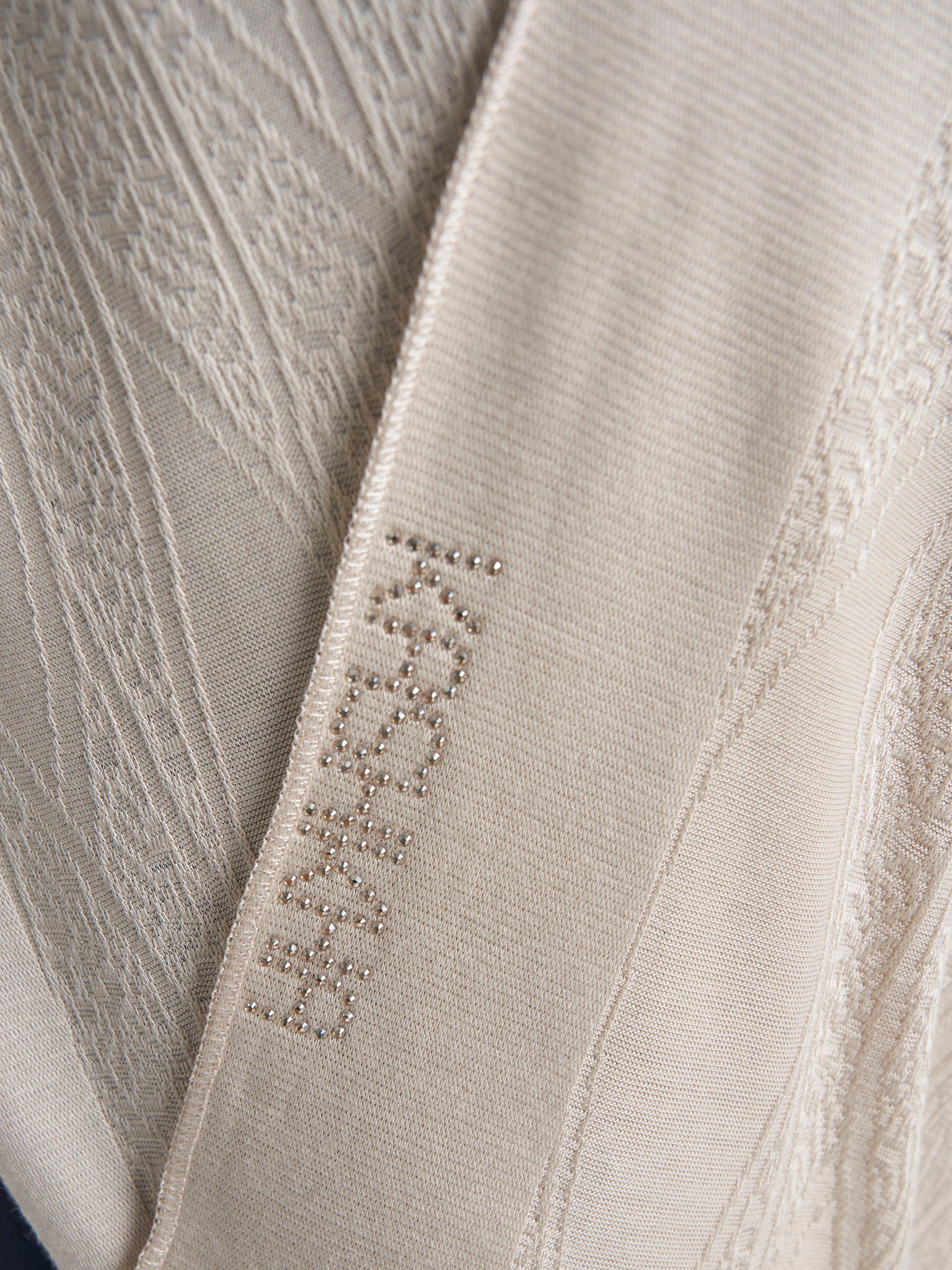 Veins Jacquard Self Print Jersey Hijab (SRKP22129L) - Image 6