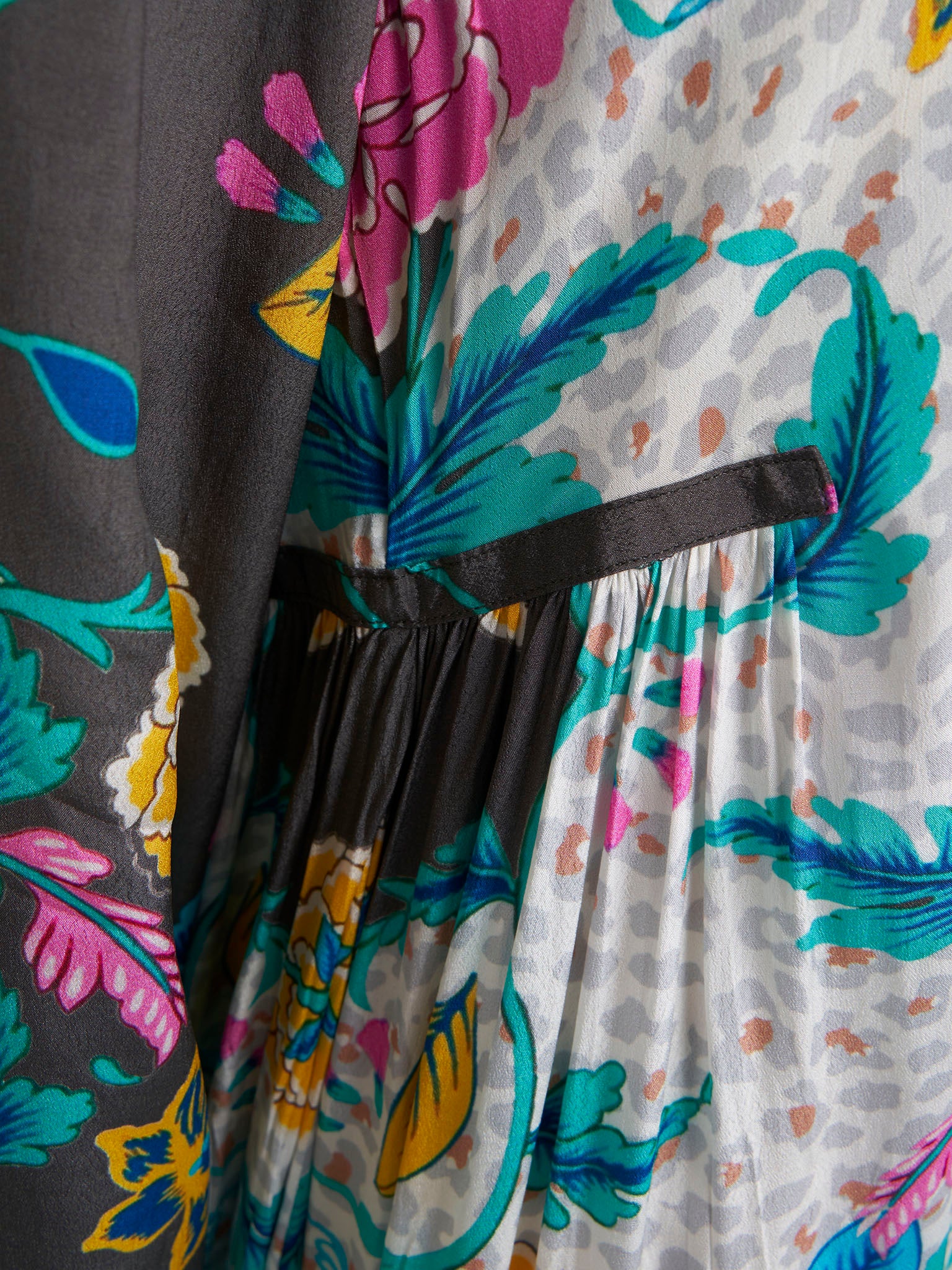 Charcoal Viscose Crepe Print Handwork Jalabiya (VDU848) - Image 6