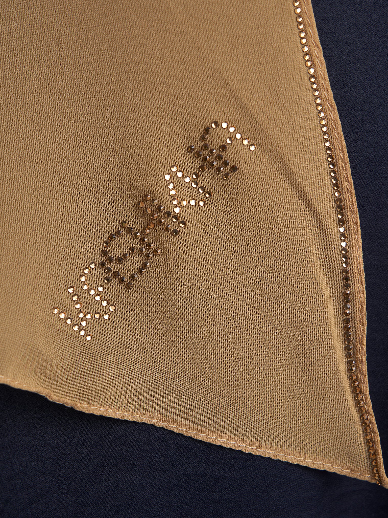 Ready to Wear Chiffon Single Stone Line Border Hijab (KP18115L) - Image 16