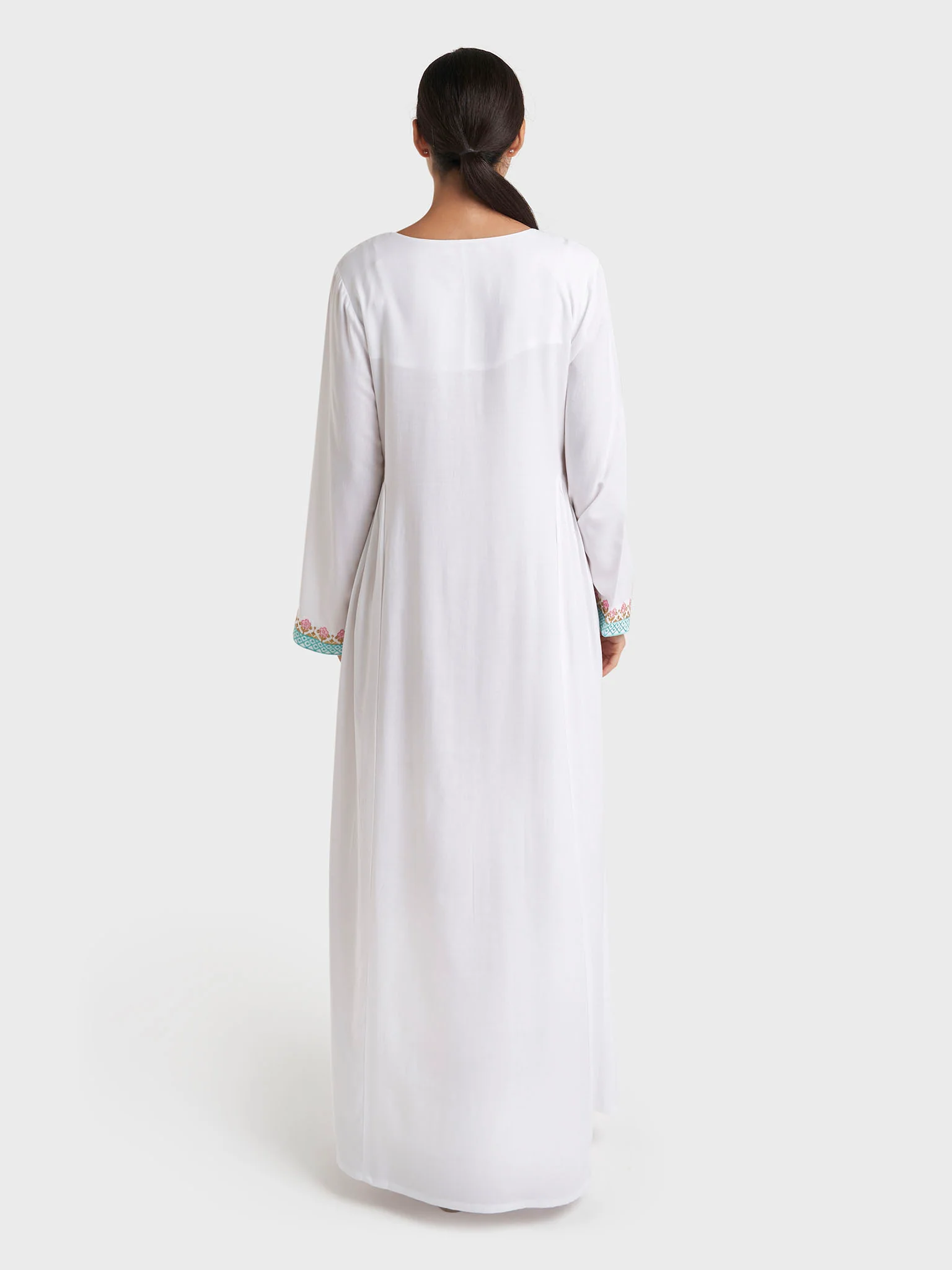 White Machine Embroidered Rayon Kuwaiti Jalabiya (VG3000) - Image 4