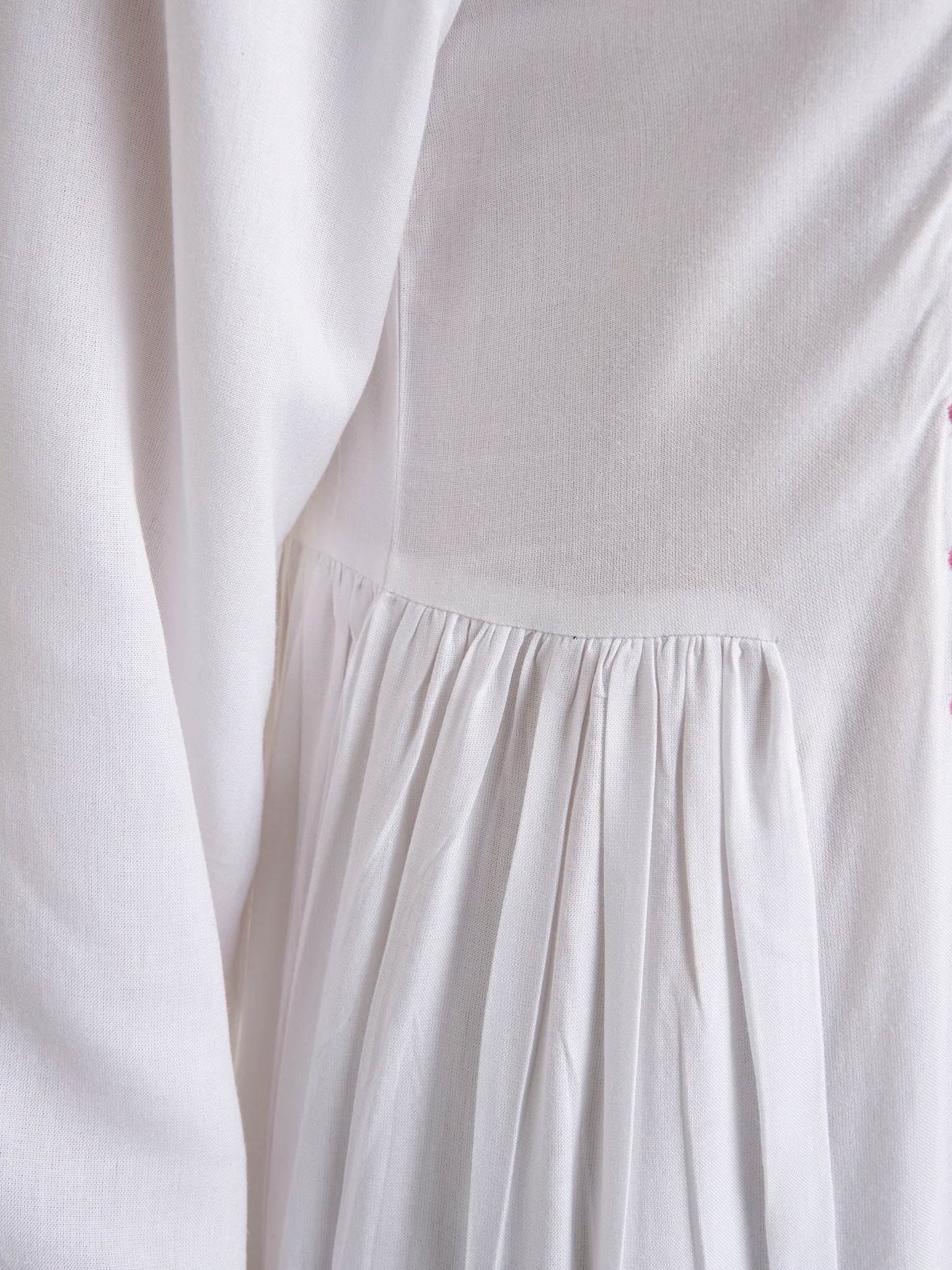 White Machine Embroidered Rayon Kuwaiti Jalabiya (VG3000) - Image 5