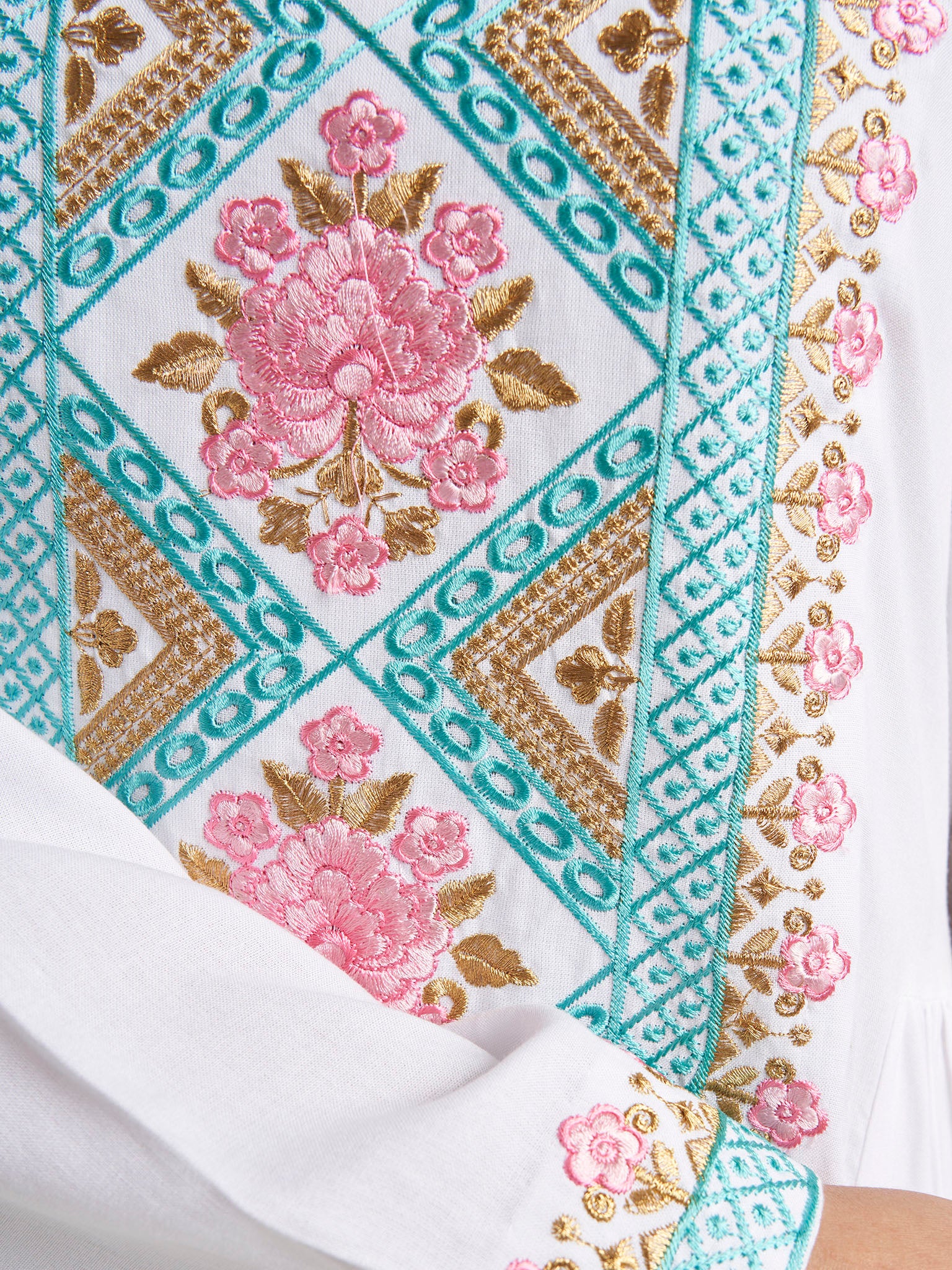 White Machine Embroidered Rayon Kuwaiti Jalabiya (VG3000) - Image 6