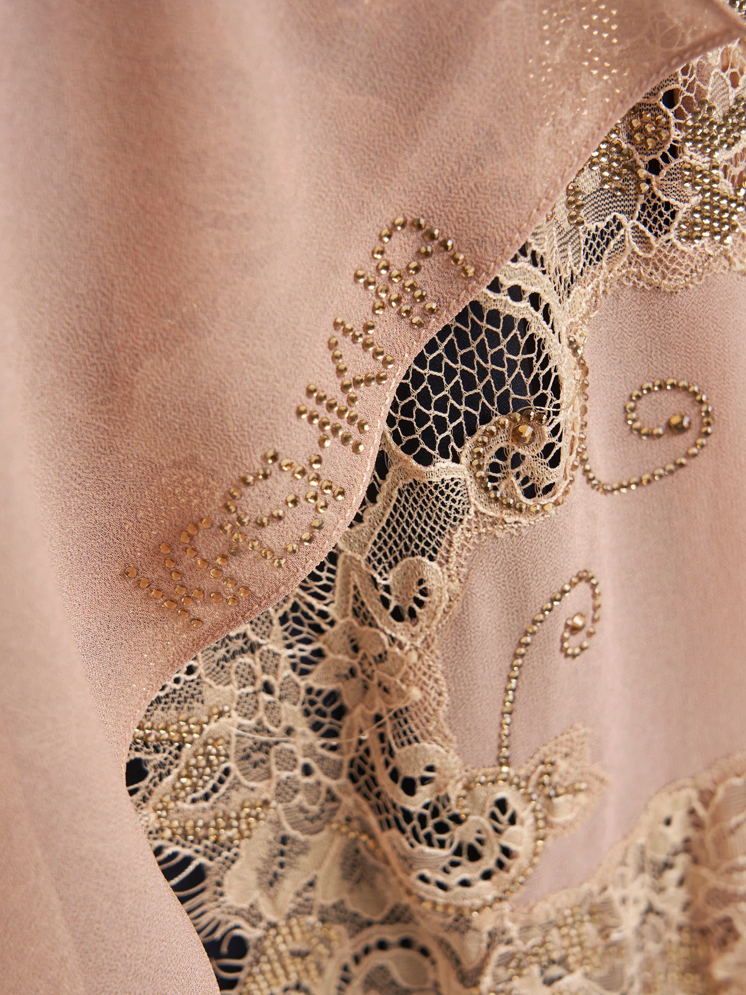 Maxi Hijab With Shaded Dantel Work Border (KP18124L) - Image 3