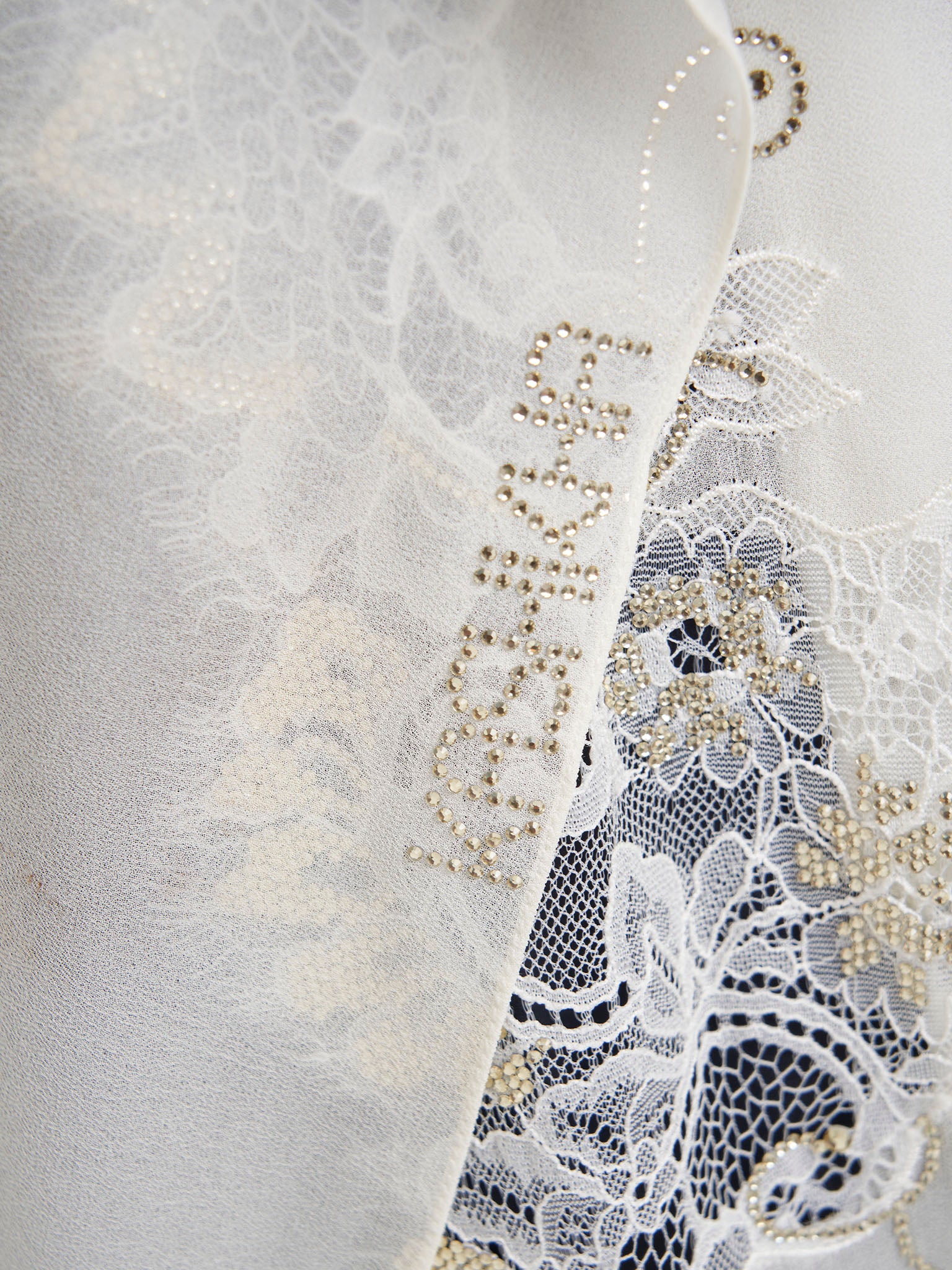 Maxi Hijab With Shaded Dantel Work Border (KP18124L) - Image 9